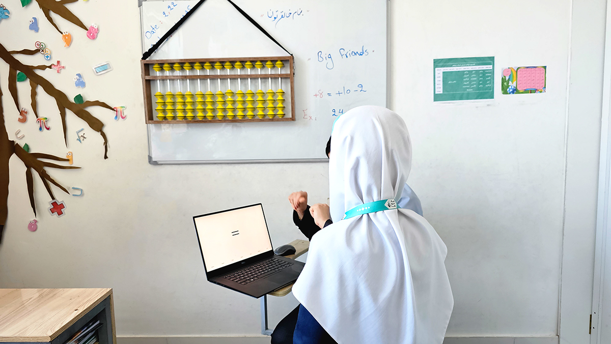 رعنا شریفی program at Raha Foundation